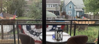 3 BR/3BA NewTownhouse 1.5 miles from campus, walk to downtown restaurants. 