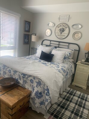 3 habitaciones, escritorio, tabla de planchar con plancha y wifi 