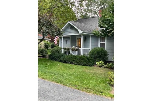 A special cottage! Opening available for  May 2 commitment weekend.