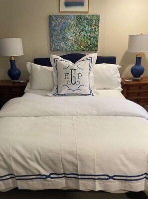 2 habitaciones, escritorio, tabla de planchar con plancha y wifi gratis