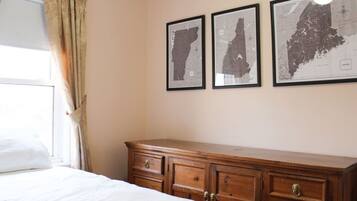 4 bedrooms, desk, iron/ironing board, travel crib