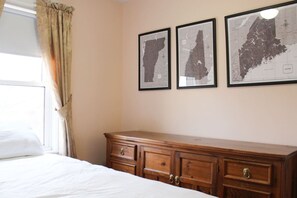 4 bedrooms, desk, iron/ironing board, travel crib