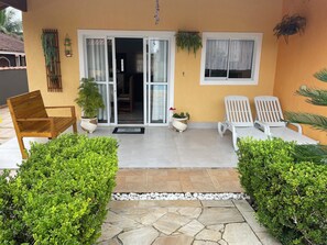 Exterior detail - Beach house with pool. (Bertioga)