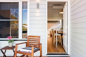 Front of property - Bluestone Cottages - The Villa (Toowoomba)