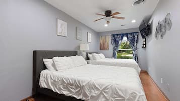 5 bedrooms, iron/ironing board, WiFi, bed sheets