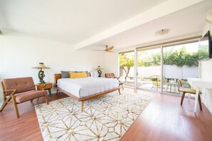 Escrivaninha, Wi-Fi, roupa de cama