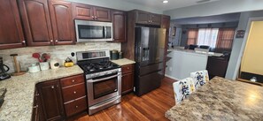 Micro-ondes, four, plaque de cuisson