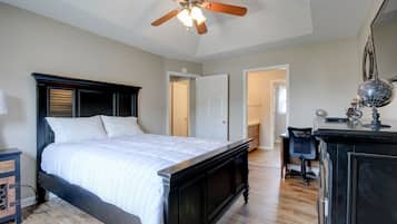 3 bedrooms, desk, iron/ironing board, free WiFi