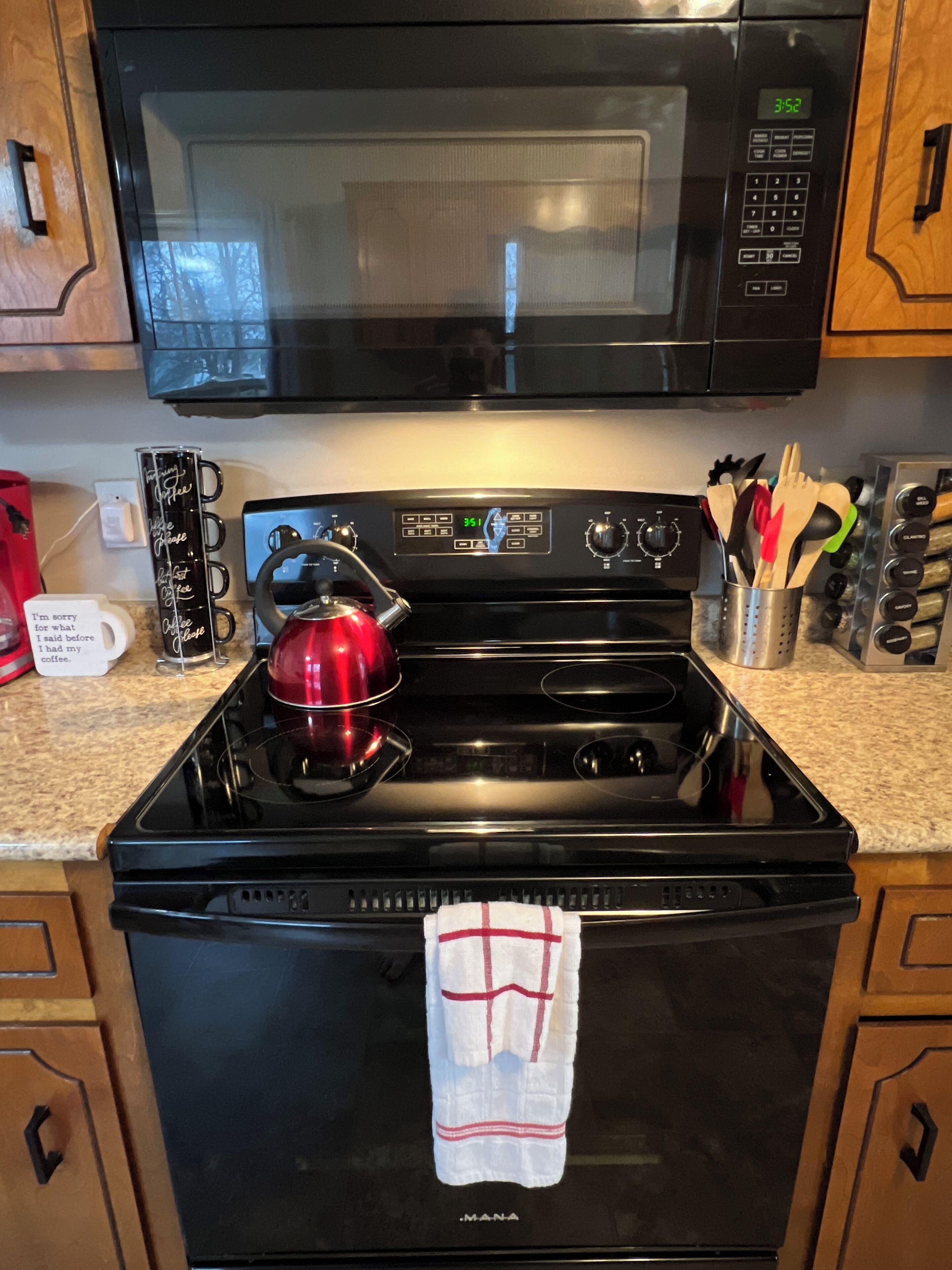 雪櫃、微波爐、焗爐、爐具