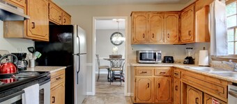 Chucks Cozy Casa a 3 BR 2.5 BA Veteran Owned Family  Friendly Retreat 
