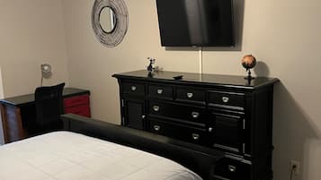 3 bedrooms, desk, iron/ironing board, free WiFi
