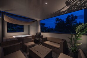 Terrace/patio - Urban Villa Resort ALOHI (Onna)