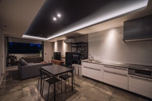 In-room dining - Urban Villa Resort ALOHI (Onna)