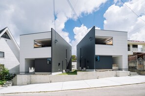 Exterior - Urban Villa Resort ALOHI (Onna)