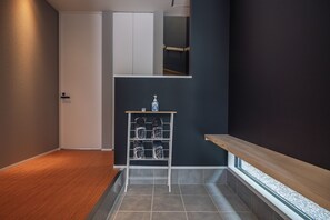 Interior entrance - Urban Villa Resort ALOHI (Onna)