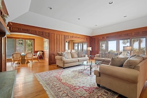 Flat-screen TV, fireplace