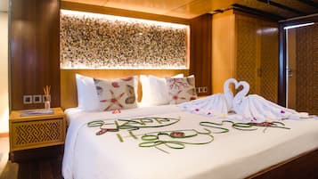 Cabana (Private Charter) | 7 quartos, roupa de cama