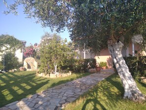 House, 3 Bedrooms, Smoking, Fireplace | Property grounds