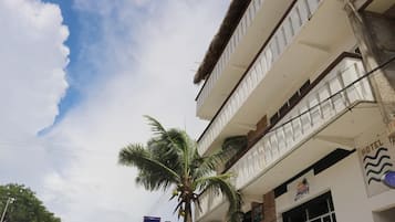 Dormitório compartilhado, 1 quarto, para fumantes, sacada | Fachada da propriedade