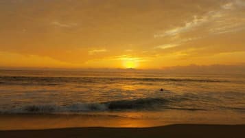 Dormitório compartilhado, 1 quarto, para fumantes, sacada | Praia