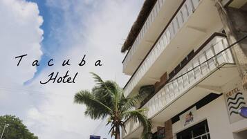 Dormitório compartilhado, 1 quarto, para fumantes, sacada | Fachada