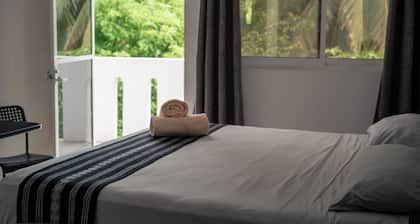 Room in Guest Room - Private Room With King Size bed