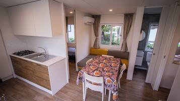 Chalet, 1 Bedroom, Smoking, Patio | Interior