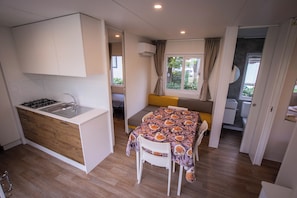 Chalet, 1 Bedroom, Smoking, Patio | Interior