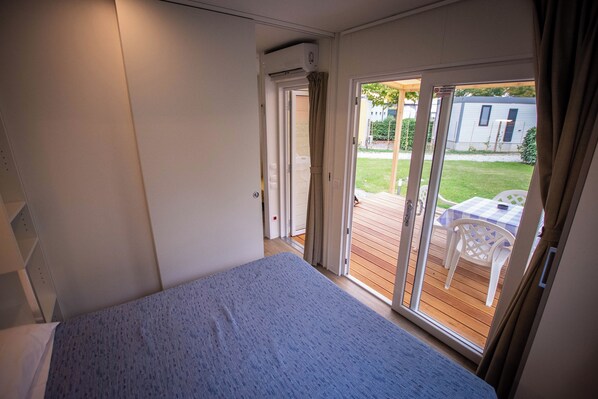 Chalet, 1 Bedroom, Smoking, Patio | Interior