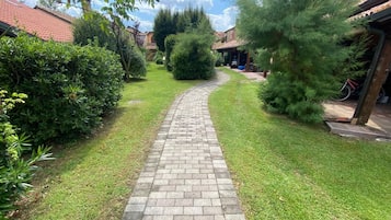 Apartment, 2 Bedrooms, Smoking, Patio | Property grounds