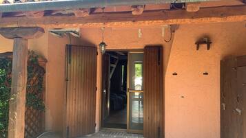 Apartment, 2 Bedrooms, Smoking, Patio | Property entrance
