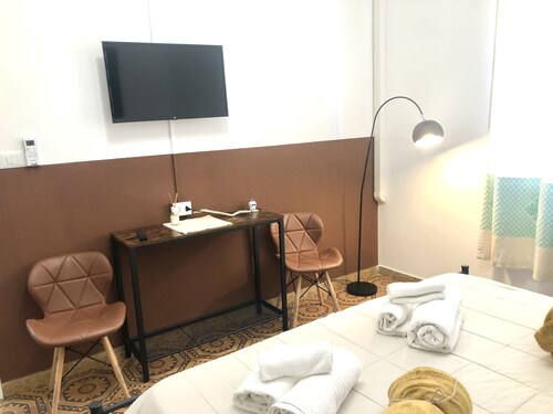 Bb Chic Room With Shared Bathroom in the City