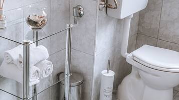 Shared Dormitory, 1 Bedroom | Bathroom
