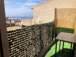 Shared Dormitory, 1 Bedroom | Property grounds - Bb Chic Room With Shared Bathroom in the City (Castelsardo)