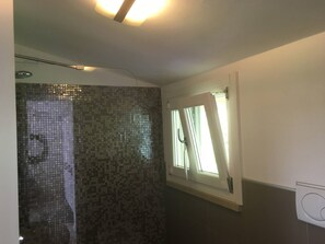 Apartamento, 1 habitación, balcón, vistas al lago | Baño | Secador de pelo
