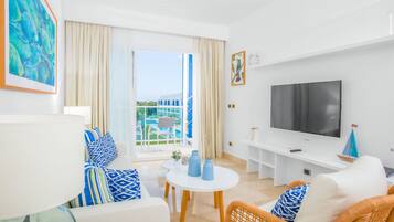 Condo, 2 Bedrooms, Smoking, Balcony | Lounge