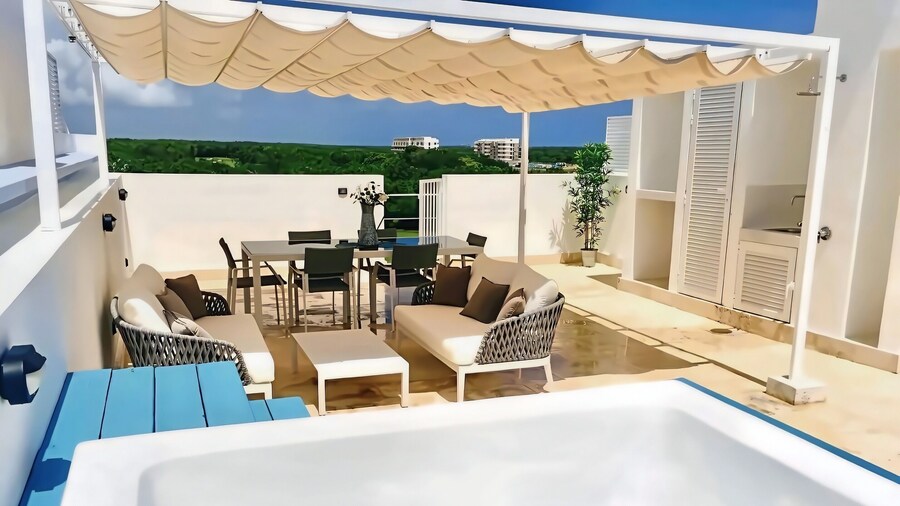 Luxury Penthouse 336 Cana Rock Condos 🎸- Golf View and Infinity Pool