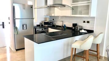 Condo, 2 phòng ngủ, hút thuốc, ban công | Nội thất