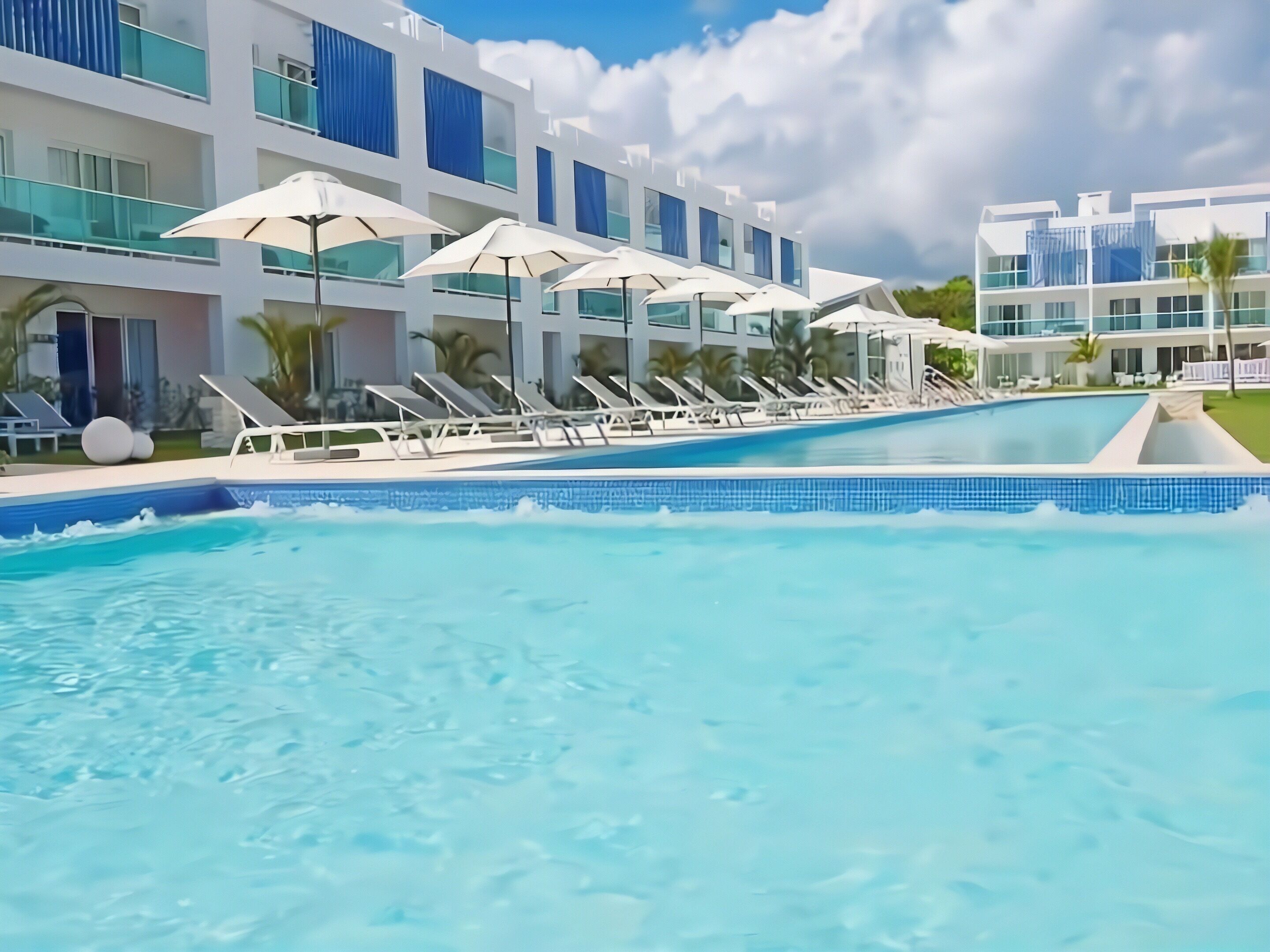 Appart'hôtel, 2 chambres, fumeurs, balcon | Piscine | Piscine extérieure