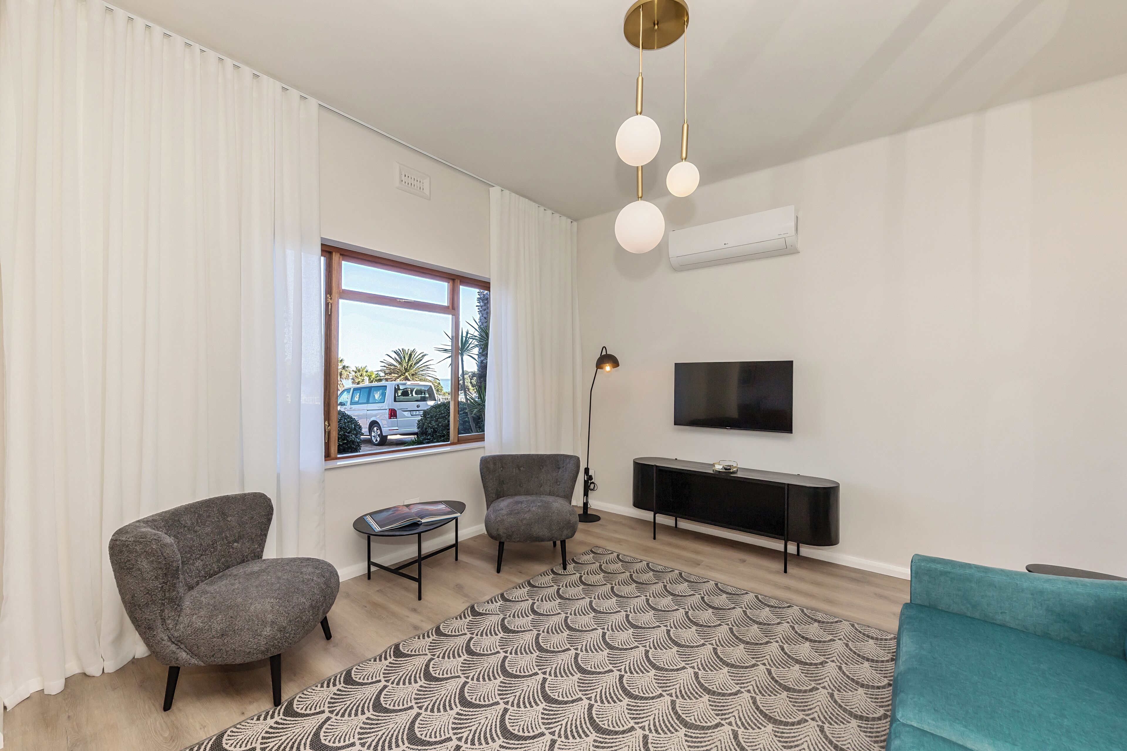 Apartment, 2 Schlafzimmer | Wohnbereich | Fernseher