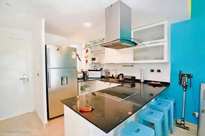 Condo, 2 chambres, fumeur, balcon | Cuisine privée