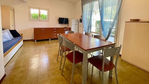 Villa, 2 Bedrooms, Balcony, Garden View | Dining - Terraced House With Pool and Garden (Caorle)