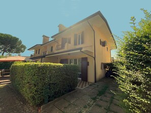 Villa, 2 Schlafzimmer, Balkon, Gartenblick | Außenbereich