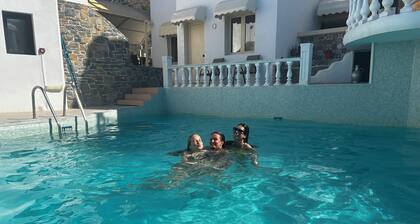 Entire Villa Full View 3 Bedrooms 3 Bathrooms 3 Kitchens