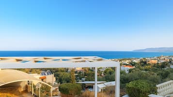 Villa, 3 Bedrooms, Smoking, Balcony | Teres/patio