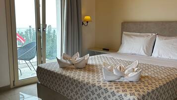 Villa, 3 Bedrooms, Smoking, Balcony | 6 bilik tidur, kalis bunyi