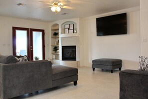 Smart TV, fireplace - On River Time!  (Bullhead City)