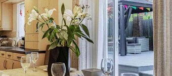 Numero Uno Detached Apart House