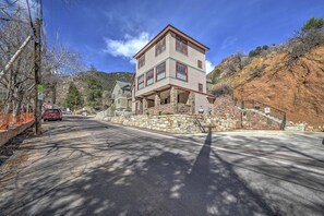 Exterior - Amazing Manitou Retreat, Trails, Shopping and Dining Walk to Incline and Cog Railway, AC, Wifi,Grill (Manitou Springs)
