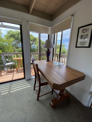 Dining - Treehouse Studio (Tura Beach)